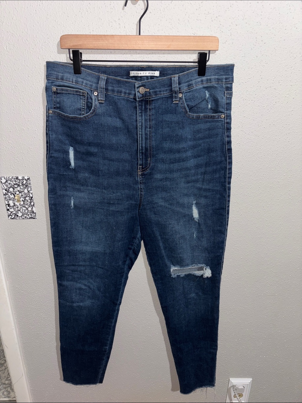 Celebrity Pink Women's Dark Indigo Distressed Skinny Jeans